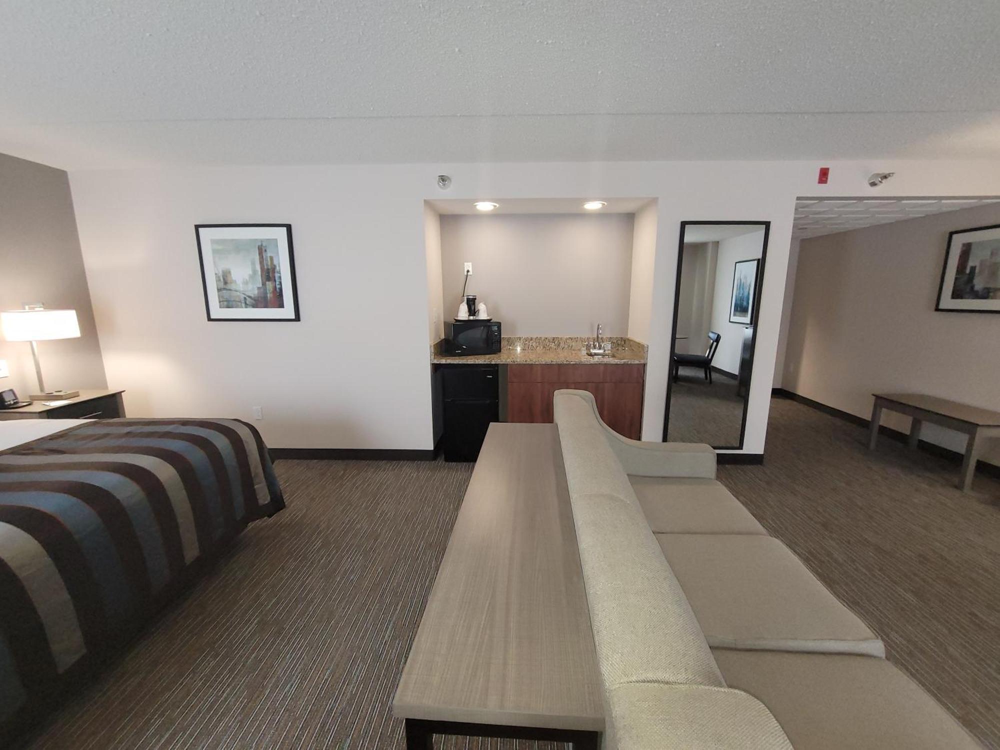 Wingate By Wyndham Hotel