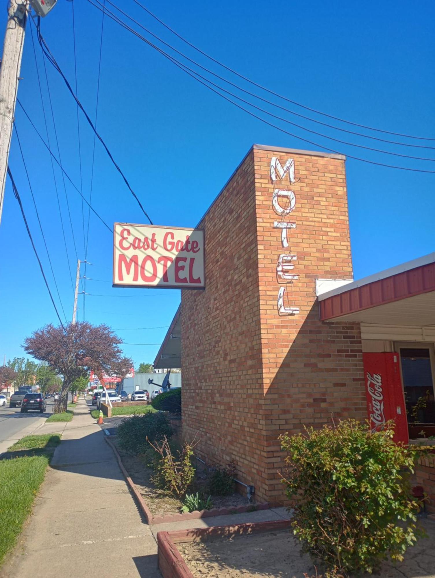 Motel East Gate