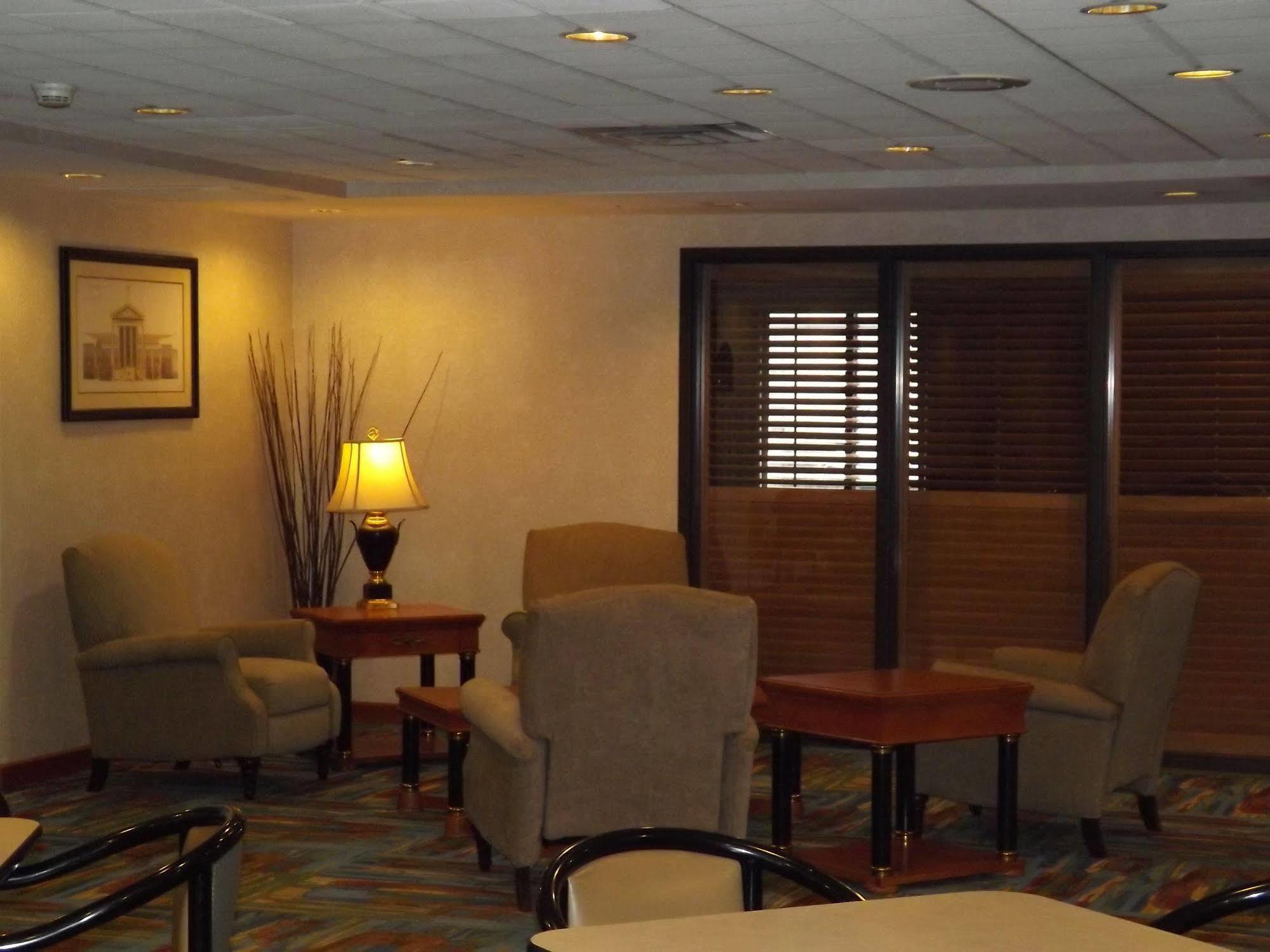 Wingate By Wyndham Hotel 3*