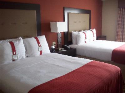 & By Ihg 3*