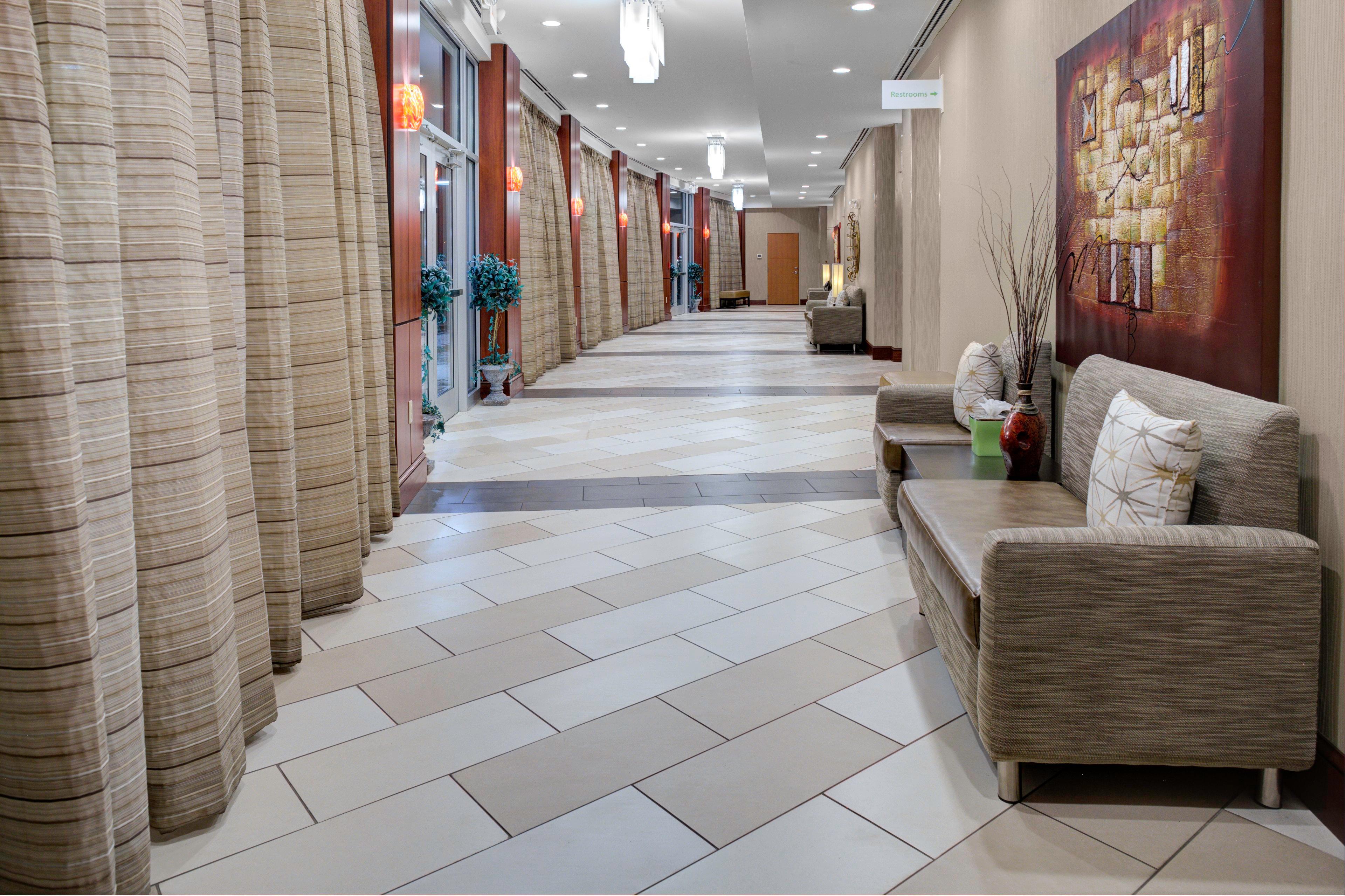 & By Ihg Lima